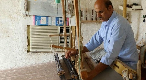 صنایع دستی خوزستان | معرفی 12 صنایع دستی استان خوزستان 10 عبا بافی یکی از صنایع دستی خوزستان